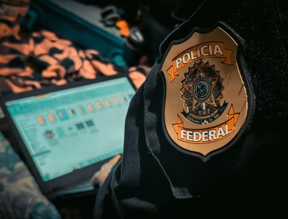 Homem é preso em Porto Velho suspeito de usar cinco identidades falsas e causar prejuízo de R$ 7,7 milhões ao INSS.