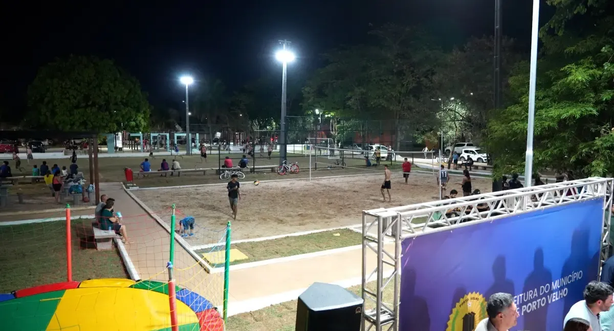 Praça Marise Castiel, no bairro Alphaville, é entregue à comunidade