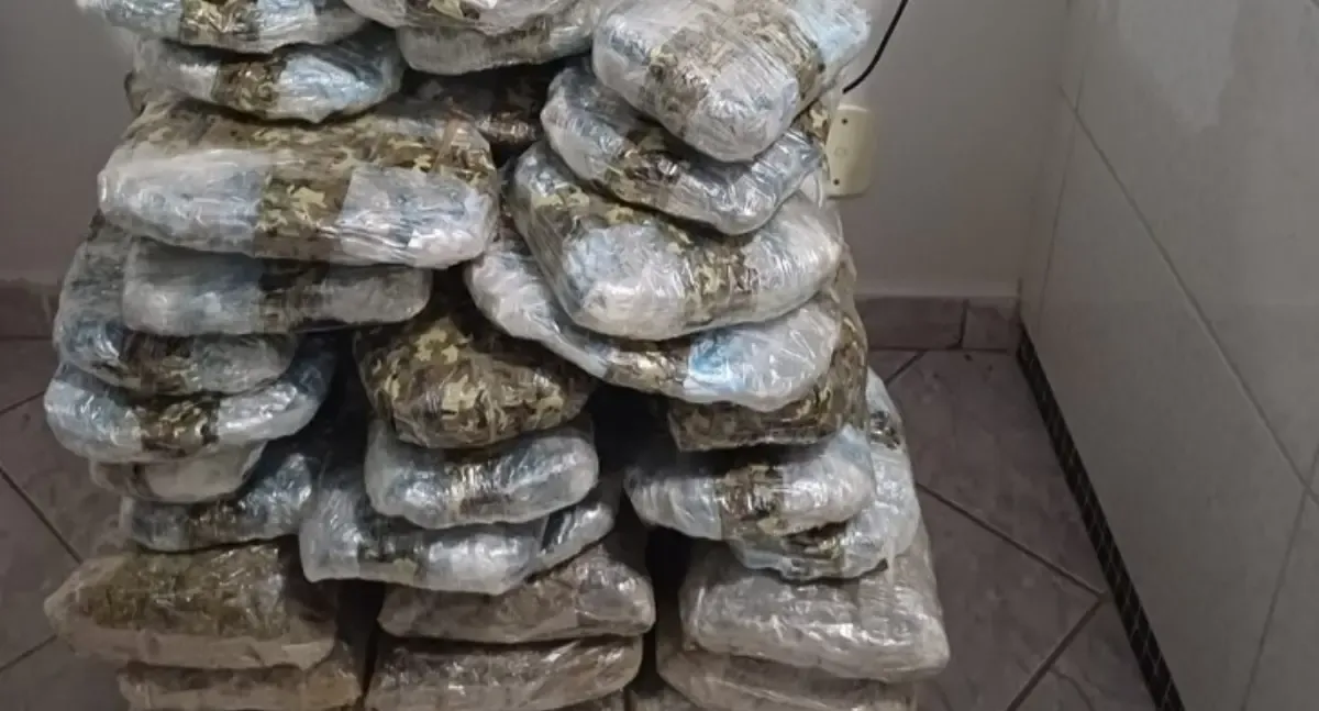 PRF em Rondônia apreende 40 kg de drogas e arma de fogo após perseguição em Vilhena