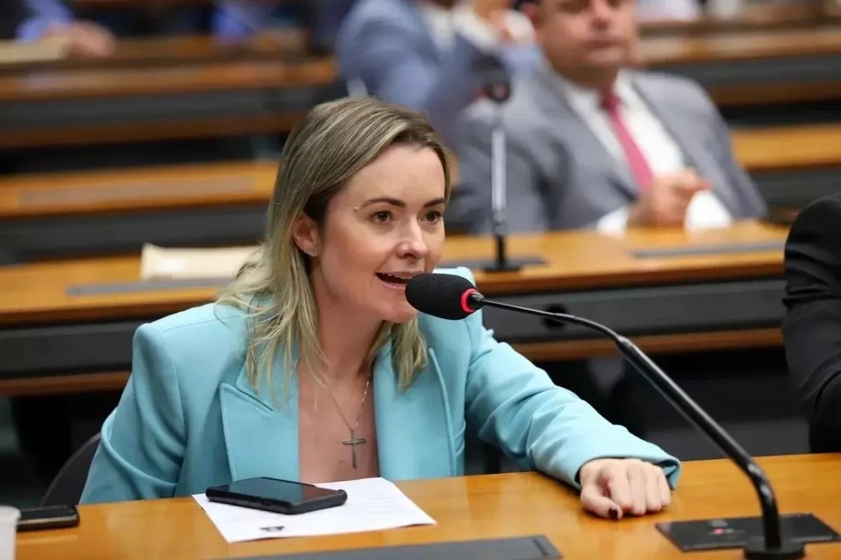 Deputada propõe ampliar a Lei Maria da Penha para proteger homens