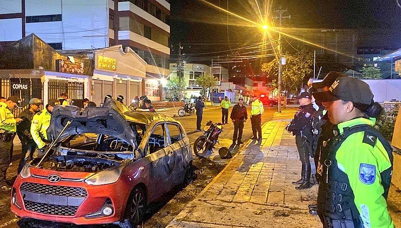 Explosões atingem duas pontes no Equador um dia após ataque com carro-bomba