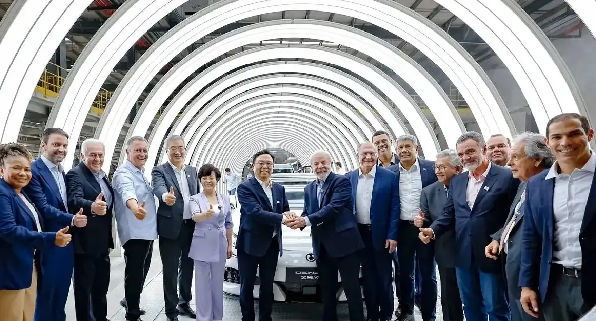Nova fábrica de carros elétricos mostra confiança no Brasil, diz Lula