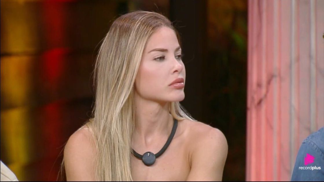 “A Fazenda”: Galisteu chama atenção de Saory e ameaça expulsão