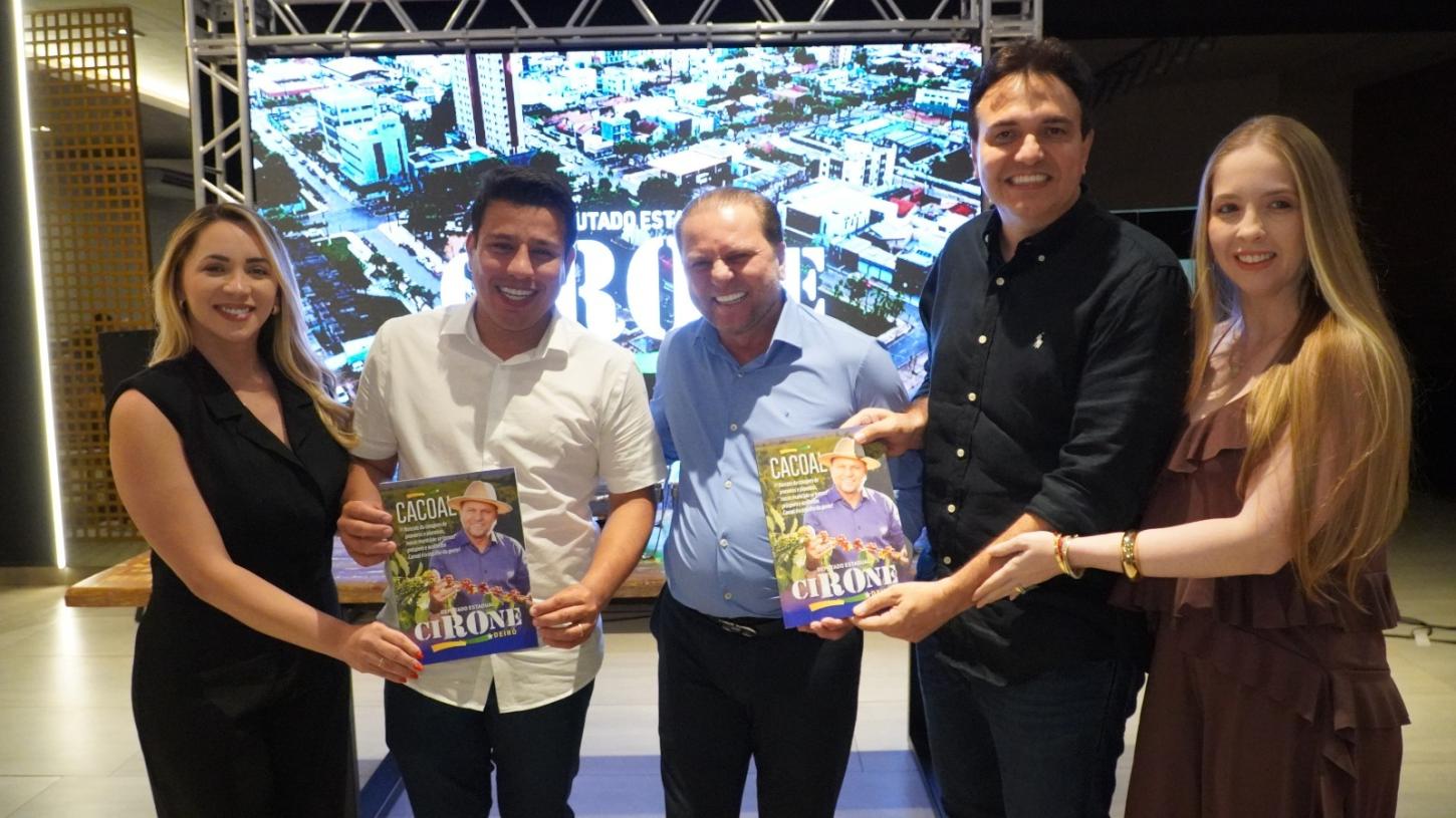 Cirone Deiró reúne imprensa e lideranças em Cacoal para apresentar seis anos de trabalho