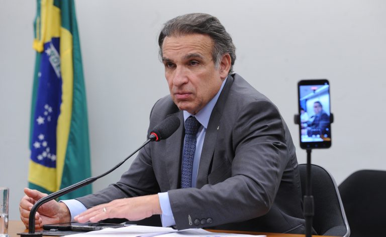 Comissão aprova regras para importação de veículos antigos e de servidores que retornam do exterior
