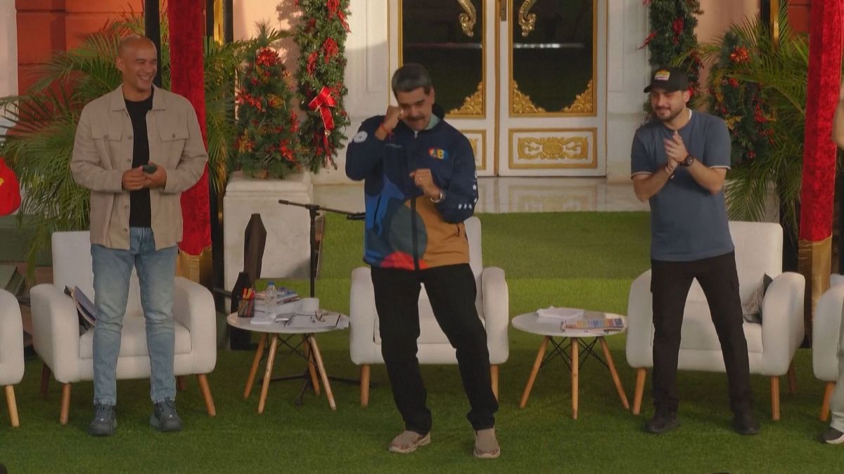 Em ato estudantil, Maduro dança ao som de remix “não à guerra” na Venezuela