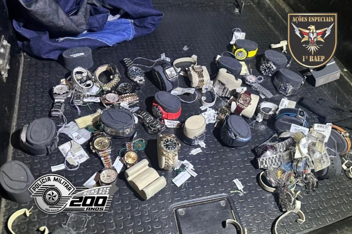 PM recupera mais 37 relógios roubados de joalheria no interior de SP
