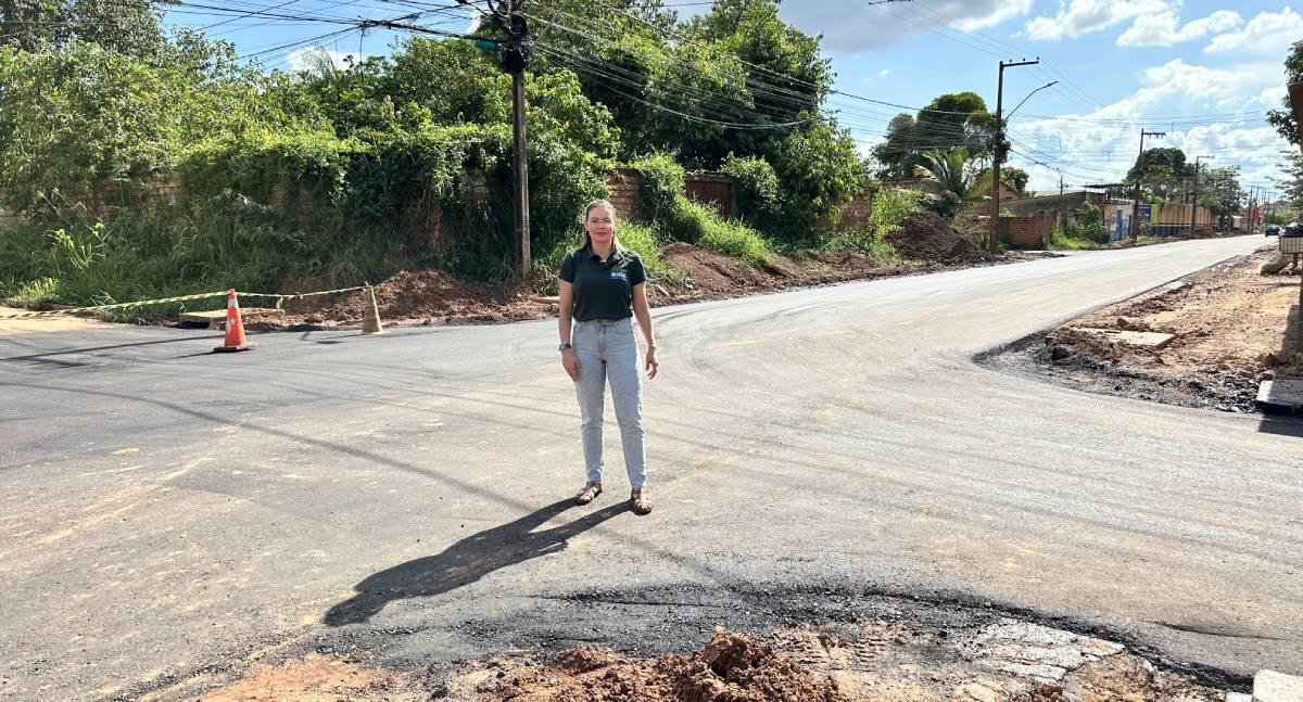 Sofia Andrade retorna à comunidade do Jardim Santana e celebra retomada de obra aguardada há anos