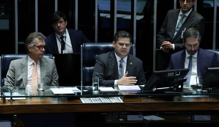 Após decisão de Mendes, Alcolumbre fala em votar PEC do Marco Temporal