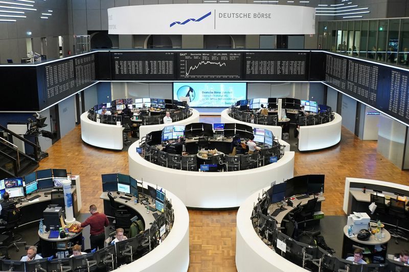 Bolsas da Europa fecham majoritariamente em queda sob pressão geopolítica