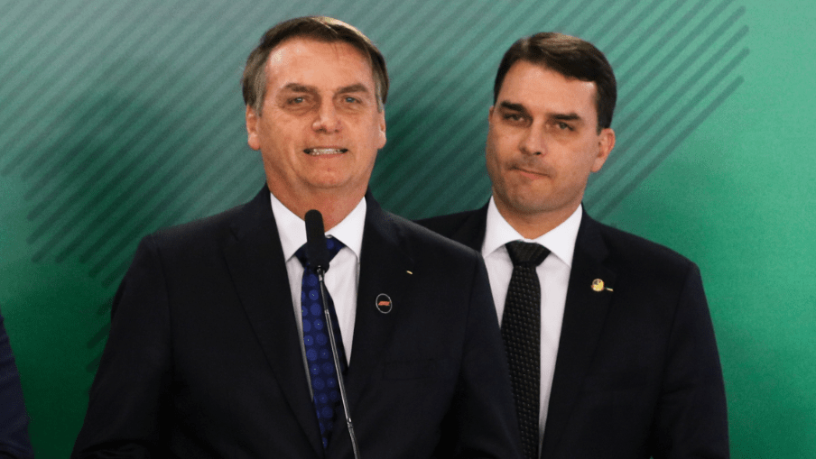 Datafolha: 8% dos eleitores acham que Bolsonaro deveria apoiar Flávio
