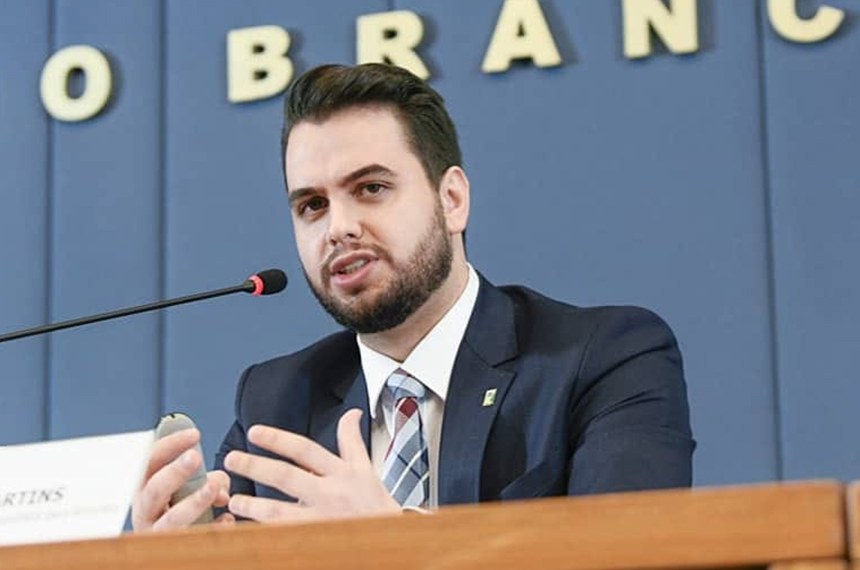 Moraes dá 24h para defesa explicar por que Filipe Martins usou LinkedIn