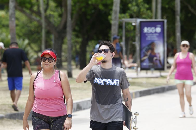 Natal tem sol forte e calor de até 40°C no Rio de Janeiro