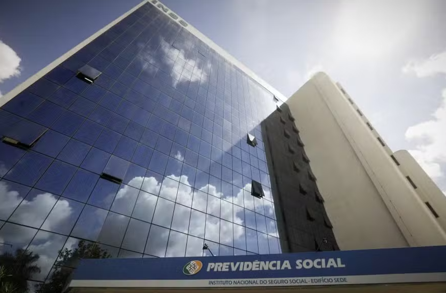 PF pediu ao STF prisão de senador Weverton Rocha e do número dois da Previdência, mas PGR se posicionou contra