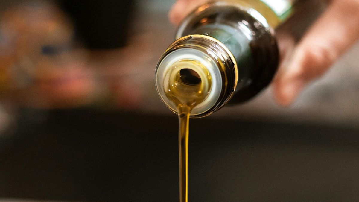 Preço do azeite cai pelo 10º mês consecutivo em novembro nos supermercados