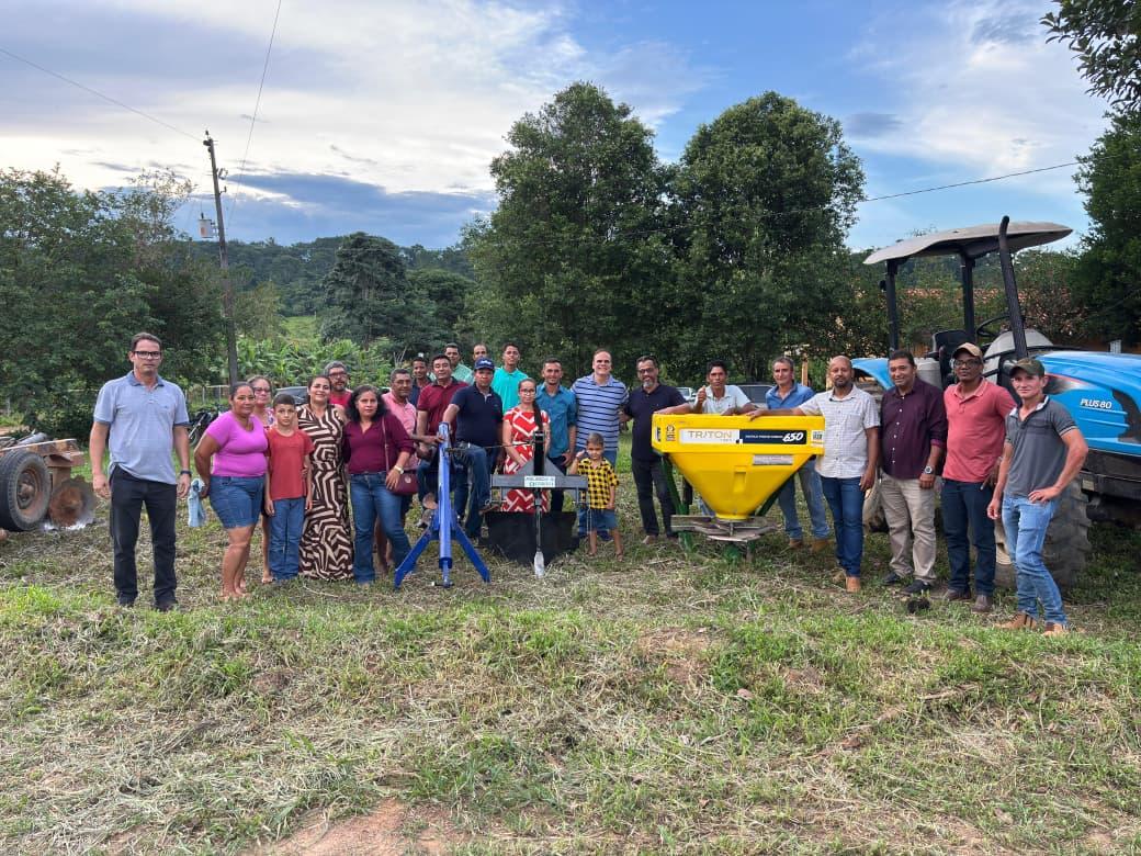 Reforço para produtores rurais: deputado Alan Queiroz entrega novos equipamentos agrícolas e fortalece produção em Nova União