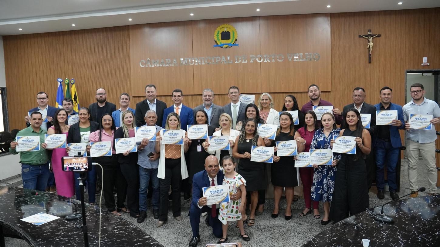 Vereador Adalto de Bandeirantes preside sessão e entrega Moções de aplausos ao jornalista Eli Nunes e aos Conselheiros Tutelares
