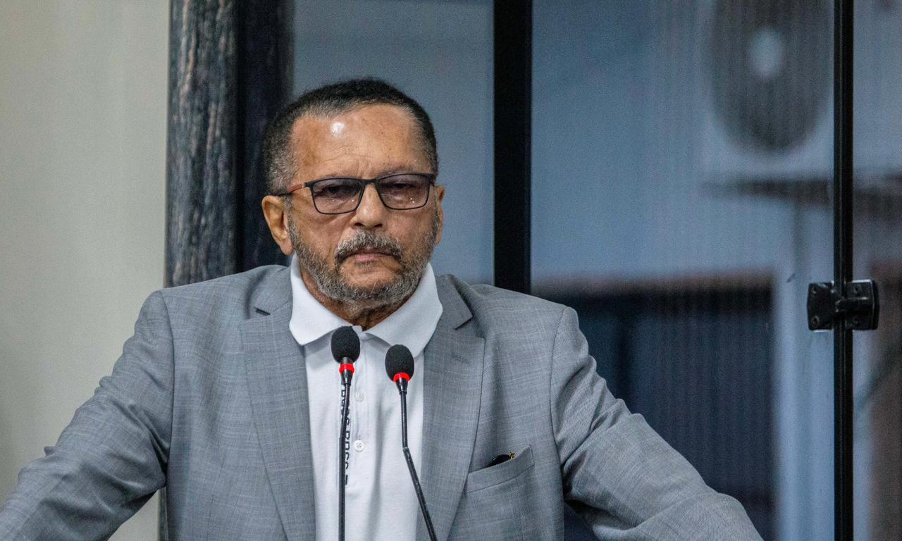 Vereador Dr. Macário Barros pede operação tapa-buraco na Rua Corinthians, no bairro Lagoinha