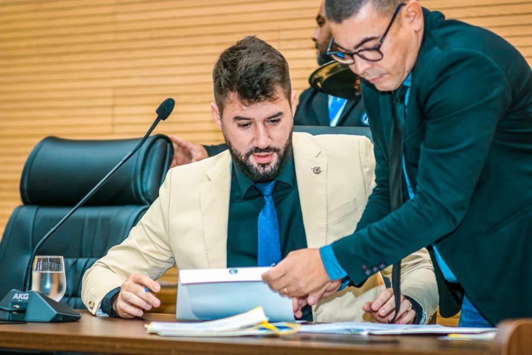 Assembleia Legislativa de Rondônia aprova projeto de lei do deputado Nim Barroso sobre regularização do IPVA em abordagens policiais