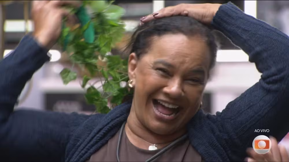 BBB26: “Tava até gostando”, diz Solange após usar enfeite de planta por 72h