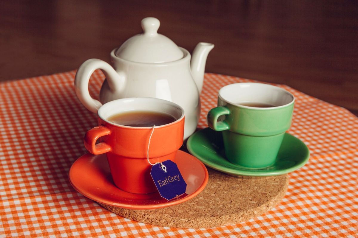 Café ou chá: qual fortalece e qual enfraquece seus ossos? Entenda