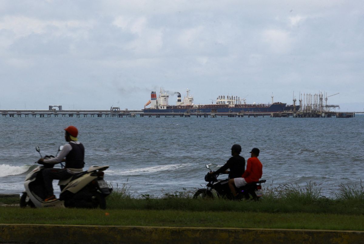 Governo dos EUA não avisou petroleiras sobre ato na Venezuela, dizem fontes