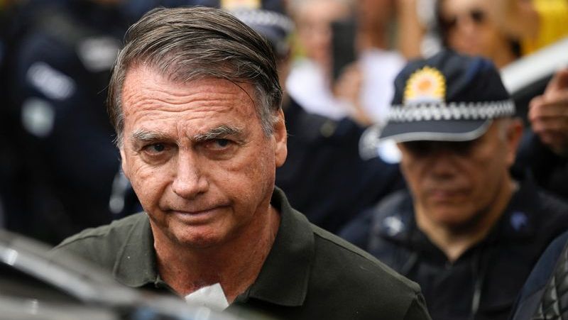 Médico diz que traumatismo de Bolsonaro não é preocupante