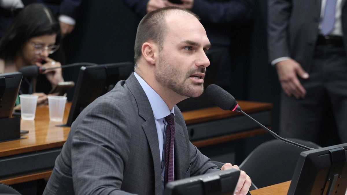 PF ordena que Eduardo Bolsonaro retorne a cargo na corporação
