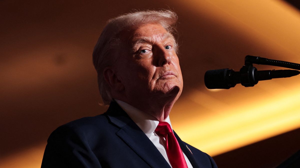 Trump publica imagem dizendo que é o “presidente interino da Venezuela”