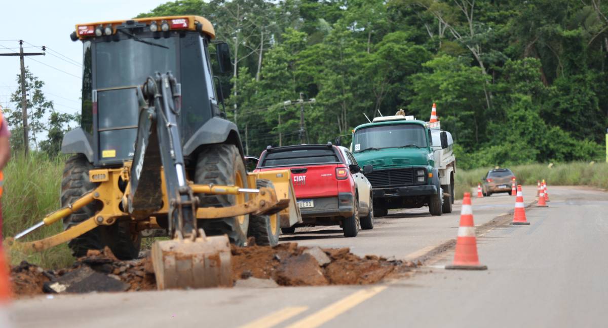 Após solicitação de Pedro Fernandes, BR-421 começa a receber manutenção