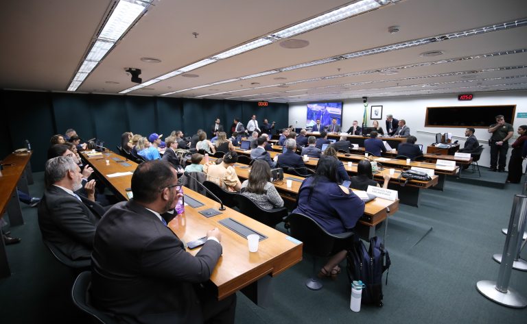Conselho de Ética pode votar nesta quarta parecer preliminar sobre denúncia contra Lindbergh Farias