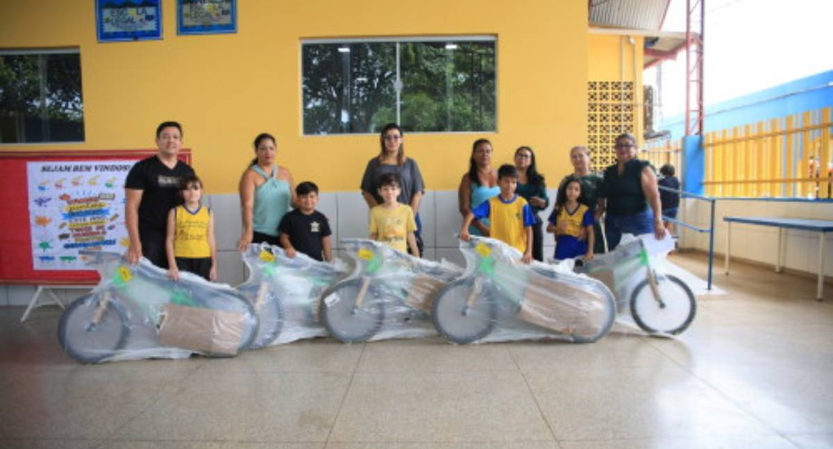 Prefeitura entrega bicicletas a alunos destaque