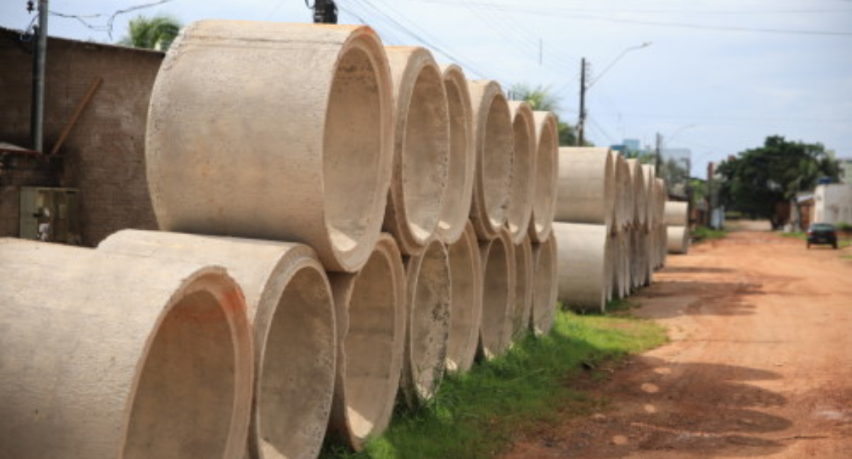 Bairro Industrial recebe obras de drenagem profunda da prefeitura