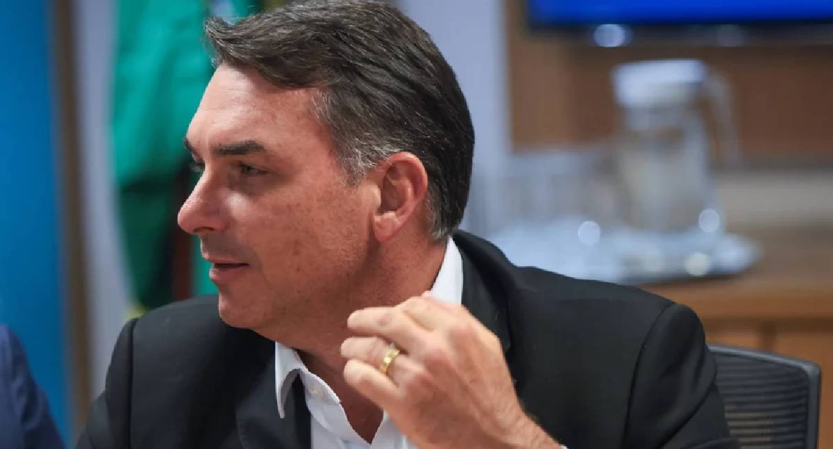 Flávio Bolsonaro: o blefe da rampa