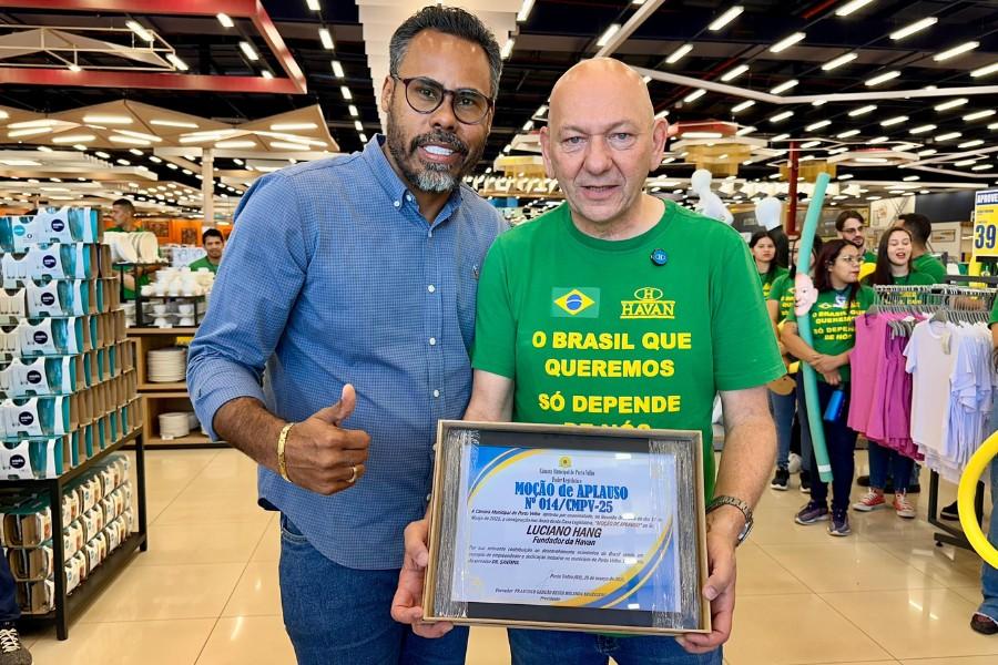 Vereador Dr. Santana tem lei aprovada que combate pichação em Porto Velho