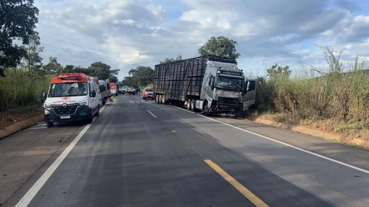 Acidente em rodovia deixa oito Mortos