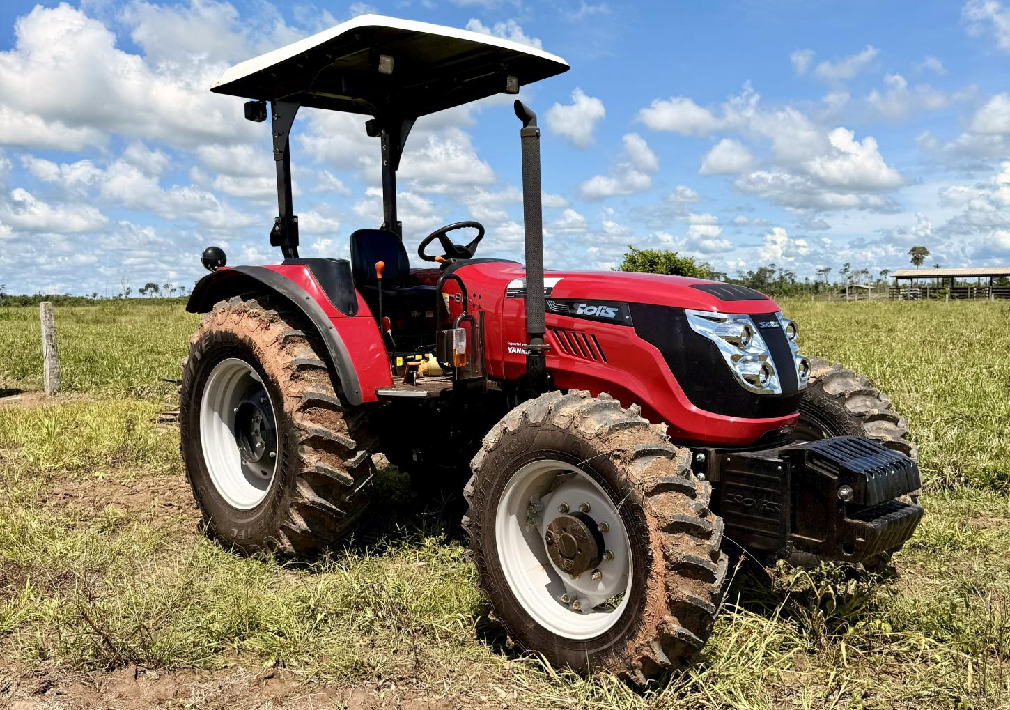Laerte Gomes destina trator agrícola a associação de pequenos produtores em Seringueiras