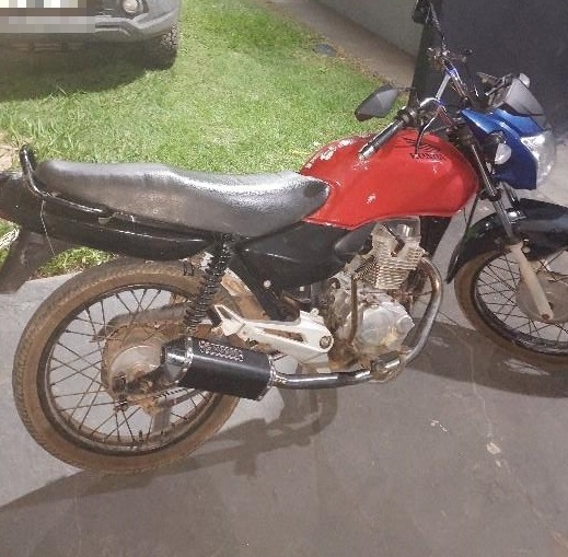 MENOR INFRATOR TENTA FUGIR DE MOTO DA PMRO EM CEREJEIRAS, MAS É APREENDIDO APÓS CERCO POLICIAL