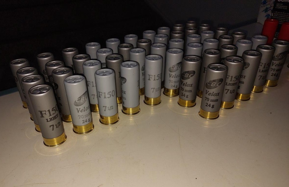 ARIQUEMES – AÇÃO CONJUNTA DA POLÍCIA MILITAR INTERCEPTA SUSPEITOS ARMADOS NA BR-364 E RECUPERA VASTO ARMAMENTO E BENS FURTADOS.