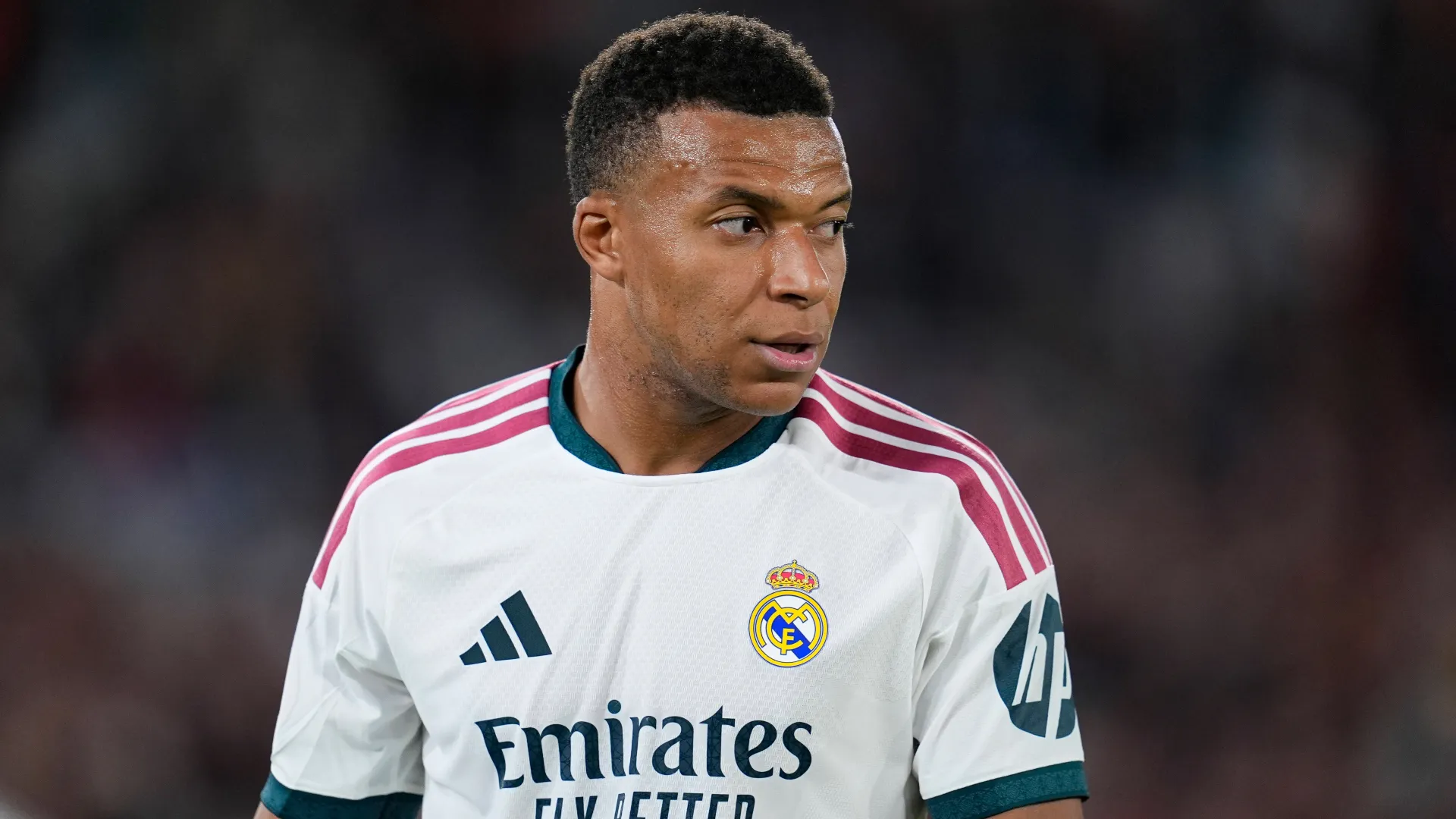 Contra a Roma, Mbappé supera incrível marca de Messi na Champions League